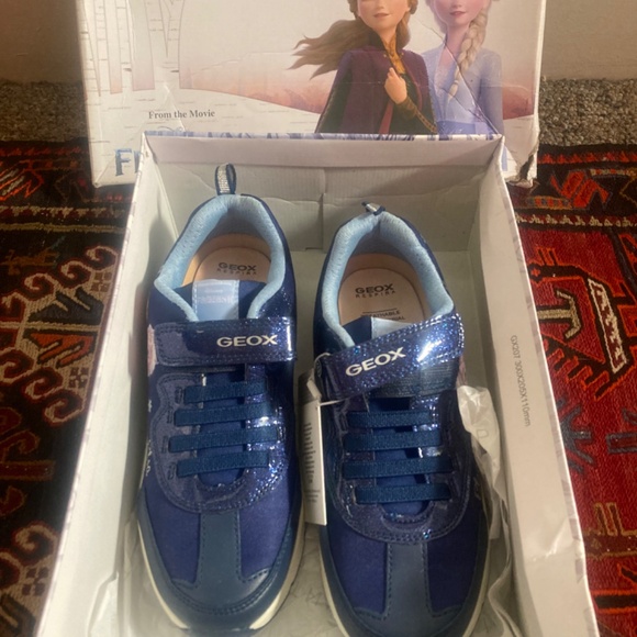 Geox Frozen II Leather Light up sneakers New in box size 3.5 - Picture 5 of 7